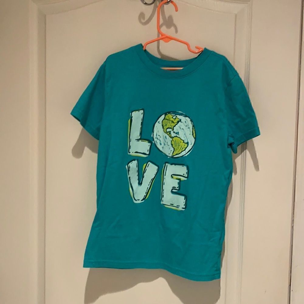 Cat and jack earth day shirt M